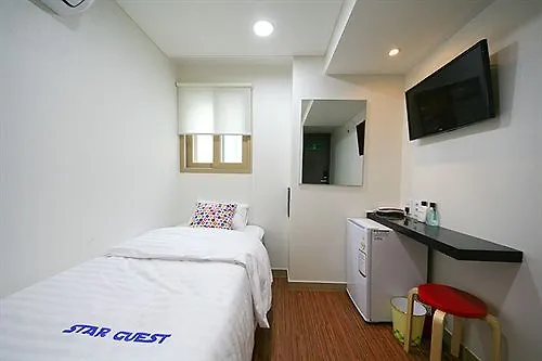 Pensión Star 2*